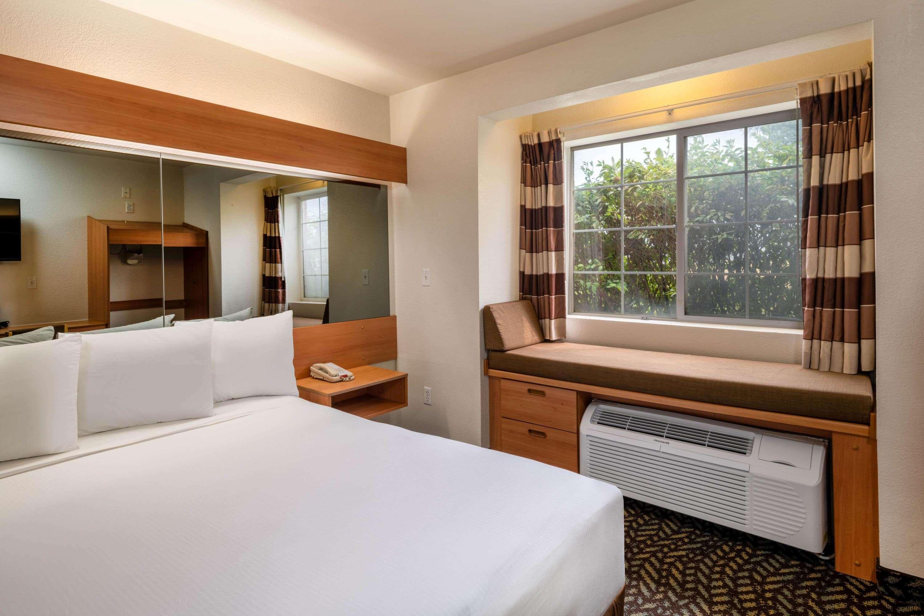 Microtel & By Wyndham Salt Airport Hotel 2*