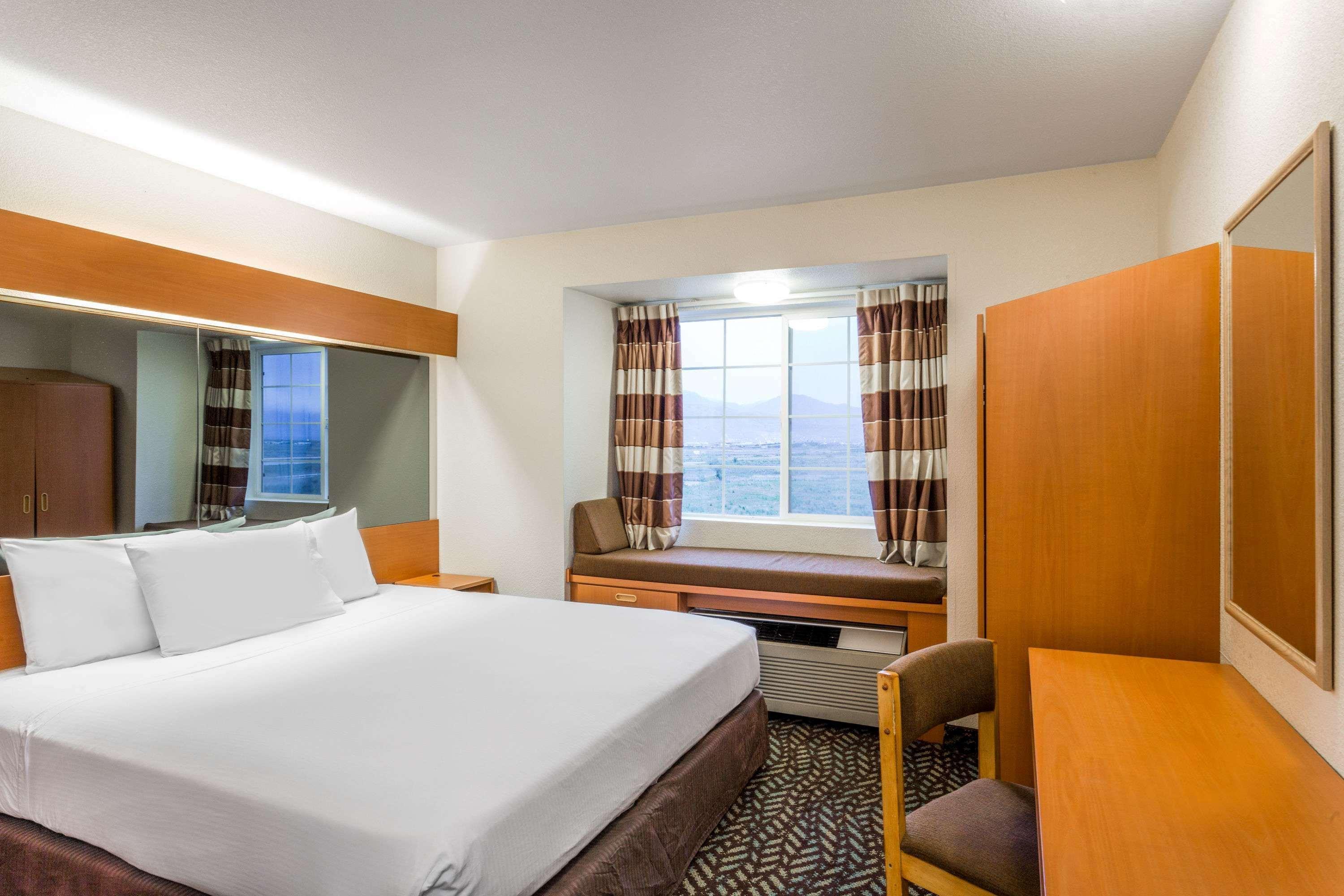 Microtel & By Wyndham Salt Airport Hotel 2*