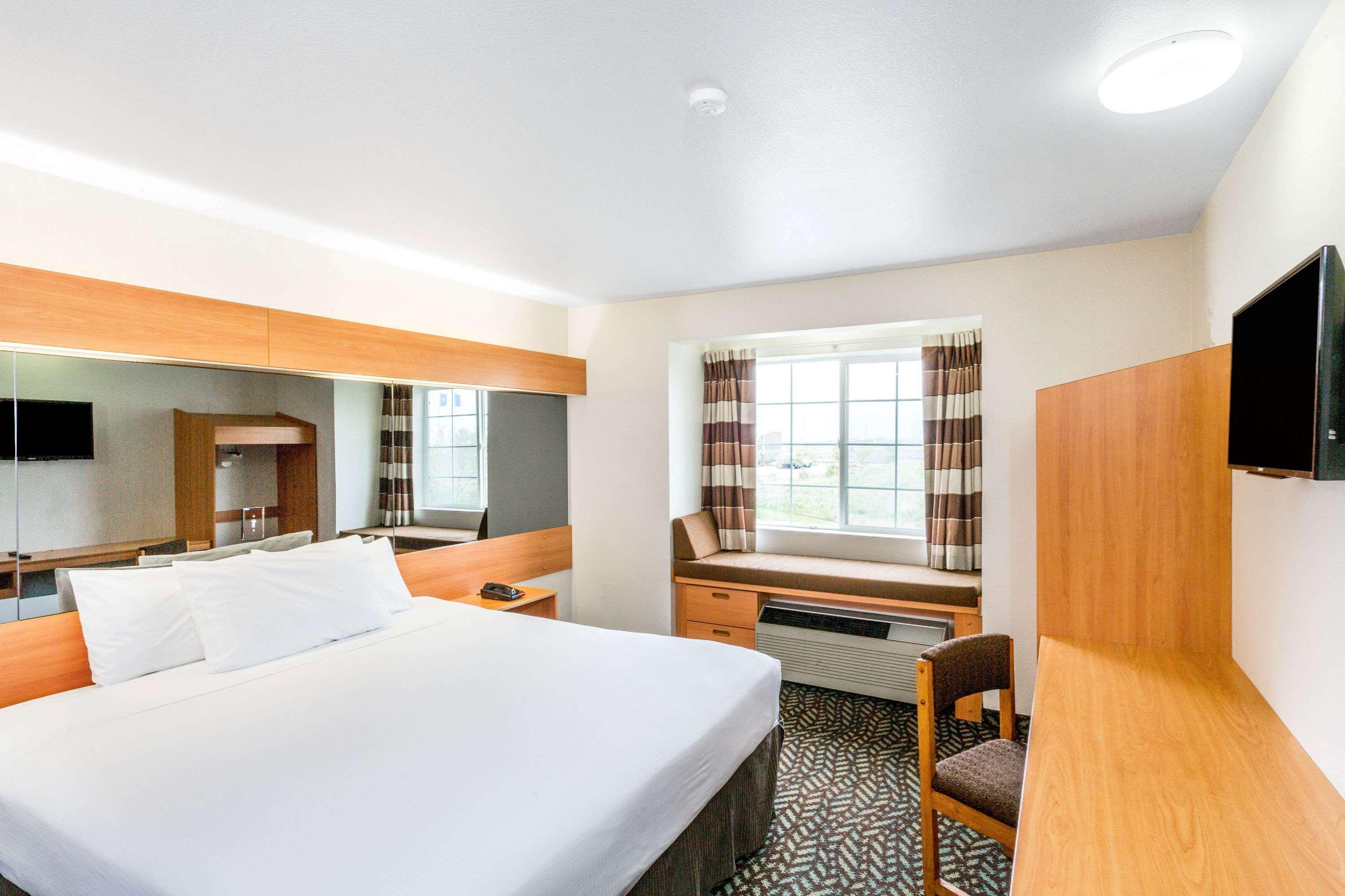 Hotel Microtel & By Wyndham Salt Airport 2*