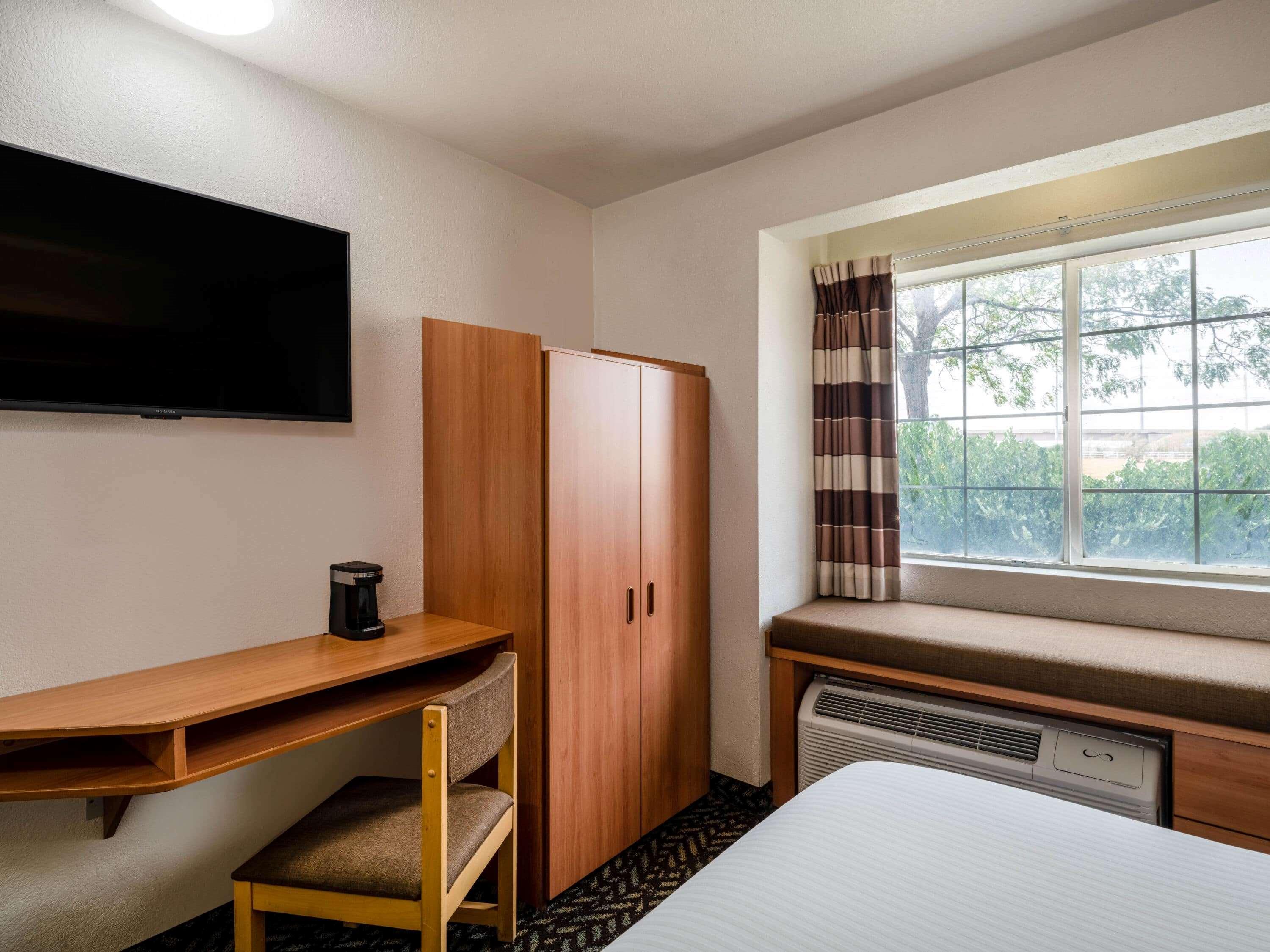 Microtel & By Wyndham Salt Airport Hotel 2*