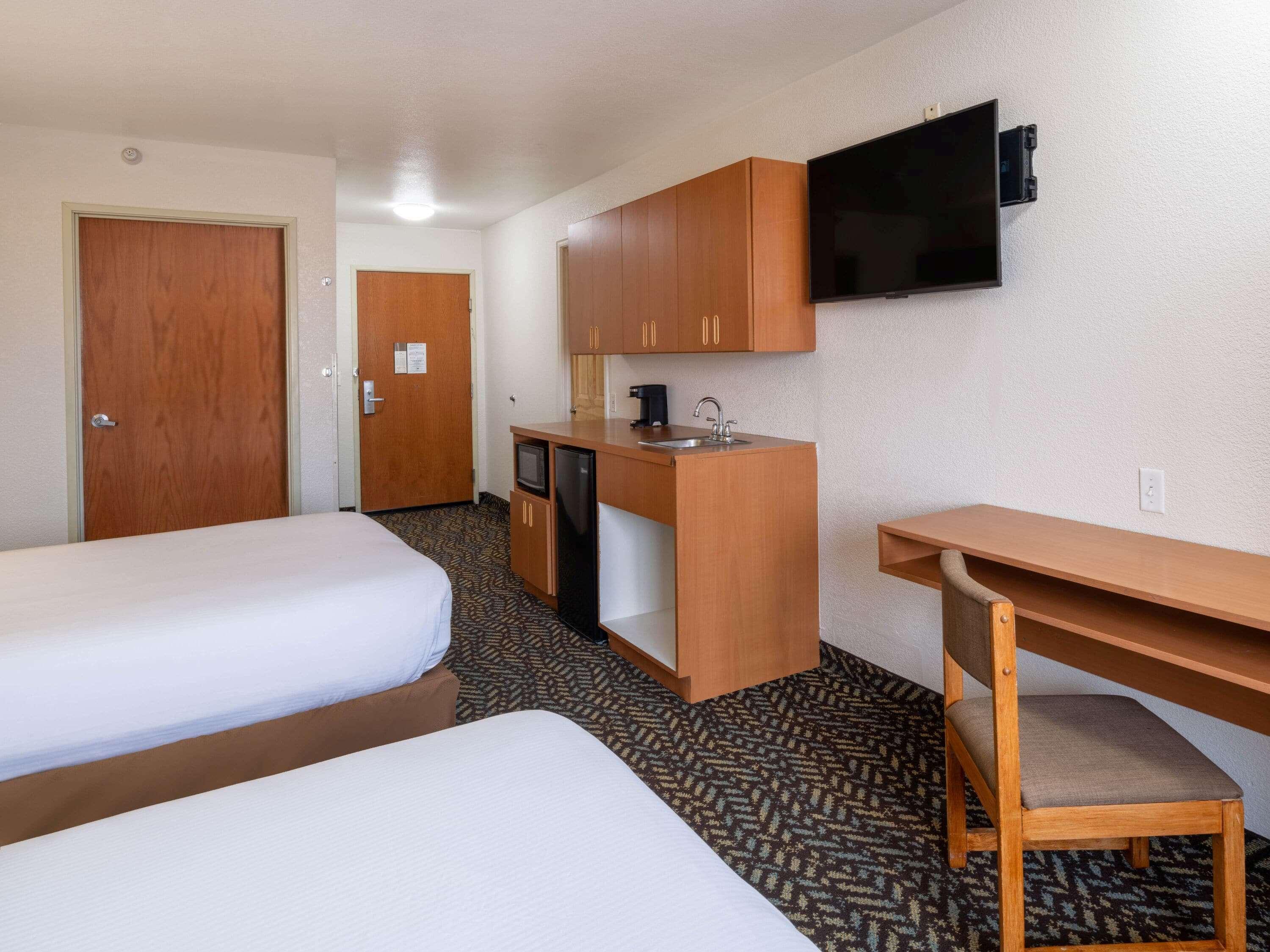Hotel Microtel & By Wyndham Salt Airport