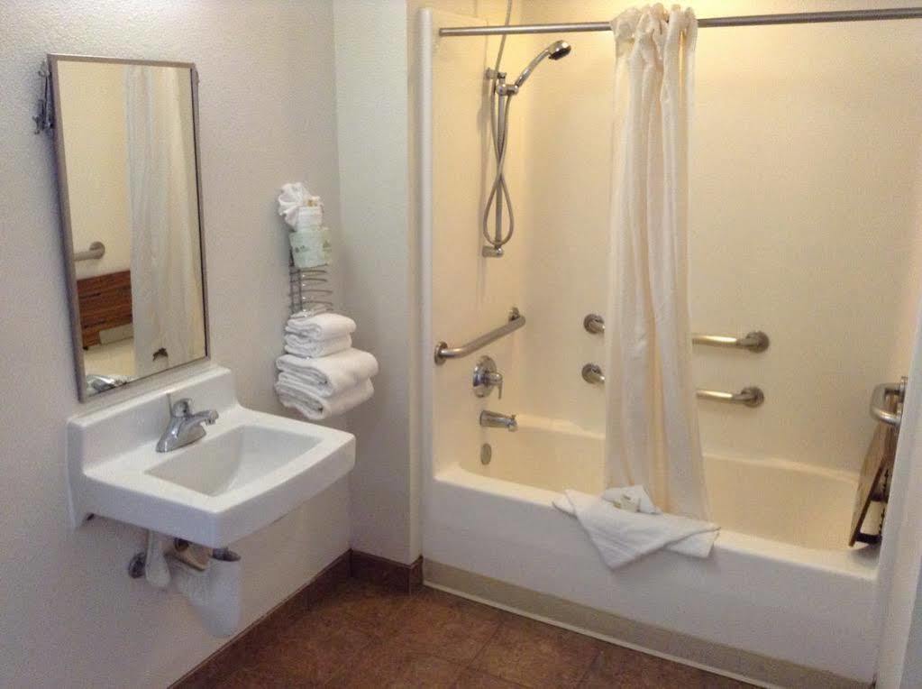 Hotel Microtel & By Wyndham Salt Airport