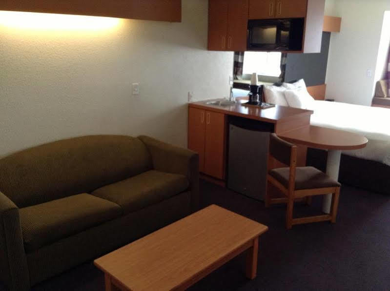 Microtel & By Wyndham Salt Airport Hotel