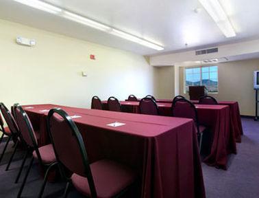Hotel Microtel & By Wyndham Salt Airport 2*